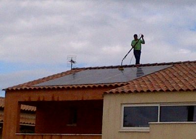 Nettoyage panneaux solaires en toiture